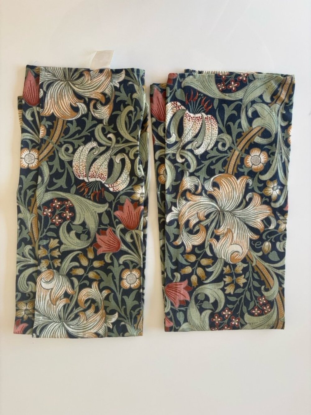 New without tag Williams Sonoma & Morris Co. Set of Two Floral Tea Towels.